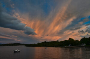Tolle Wolkenfarben am Loch Lomond